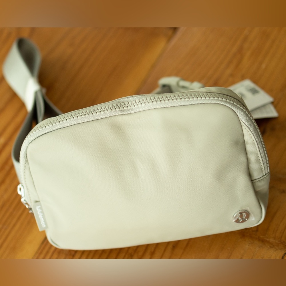 Everywhere Belt Bag Large 2L in Raw Linen